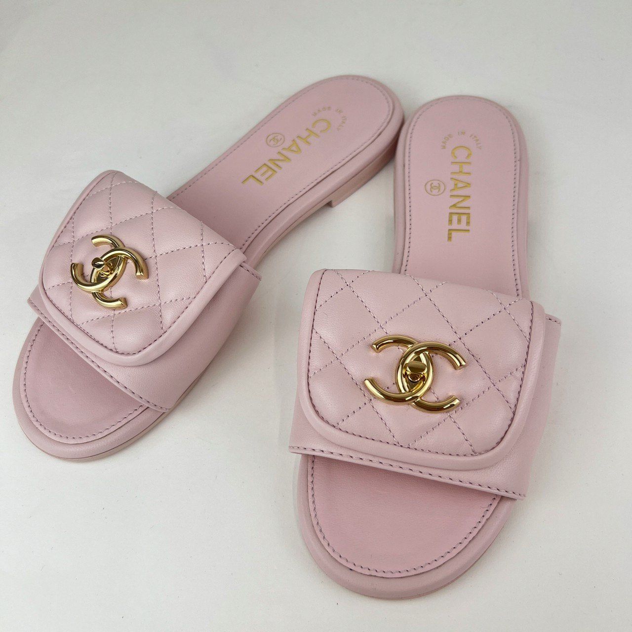 CHANEL シャネル シャネル サンダル ミュール CCロゴ キルティングビーチサンダル ラムスキン Pink ピンク