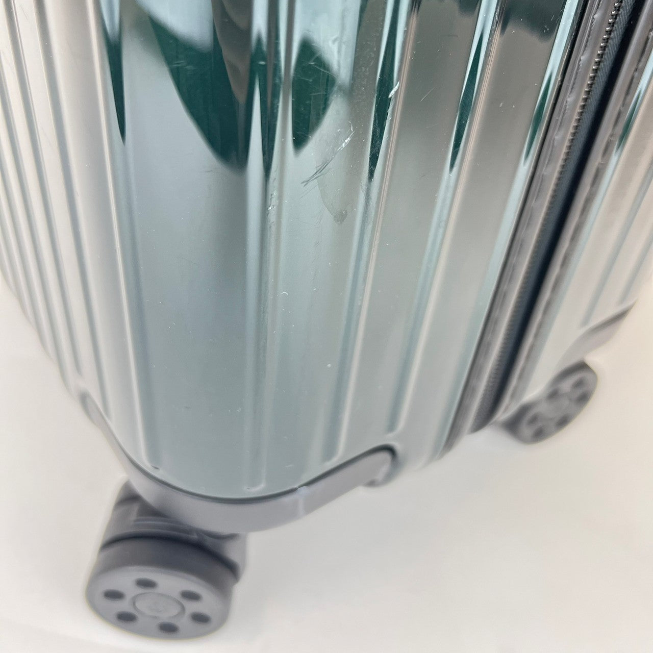 Essential Lite Cabin エッセンシャルライトキャビン 37L Green グリーン Polycarbonate ポリカーボネート