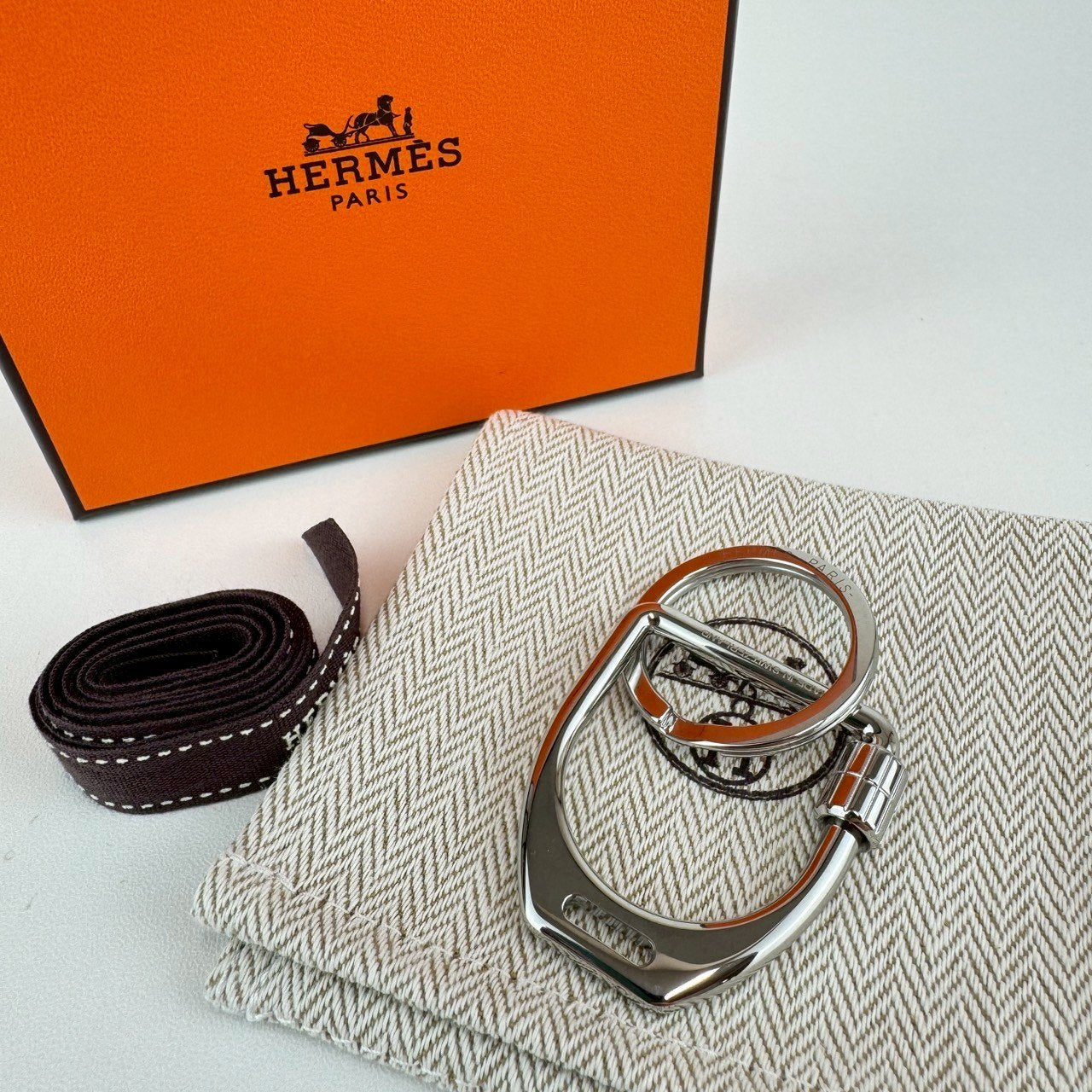 キーホルダー Porte-cles Etrier エトリエ シルバー キーリング