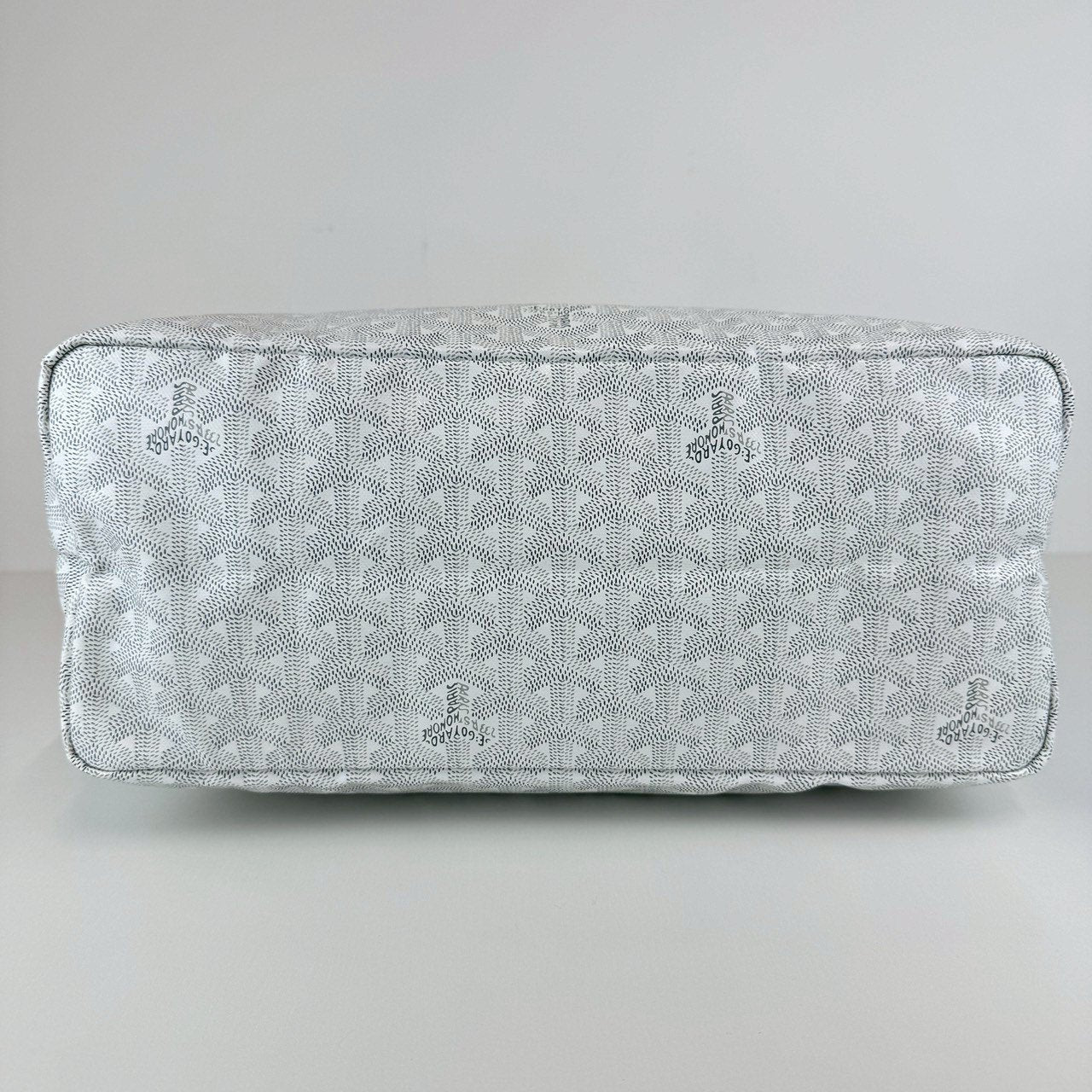 GOYARD ゴヤール サンルイPM ゴヤールディンキャンバス & シュヴロッシュカーフスキン リネンとコットン(内側)