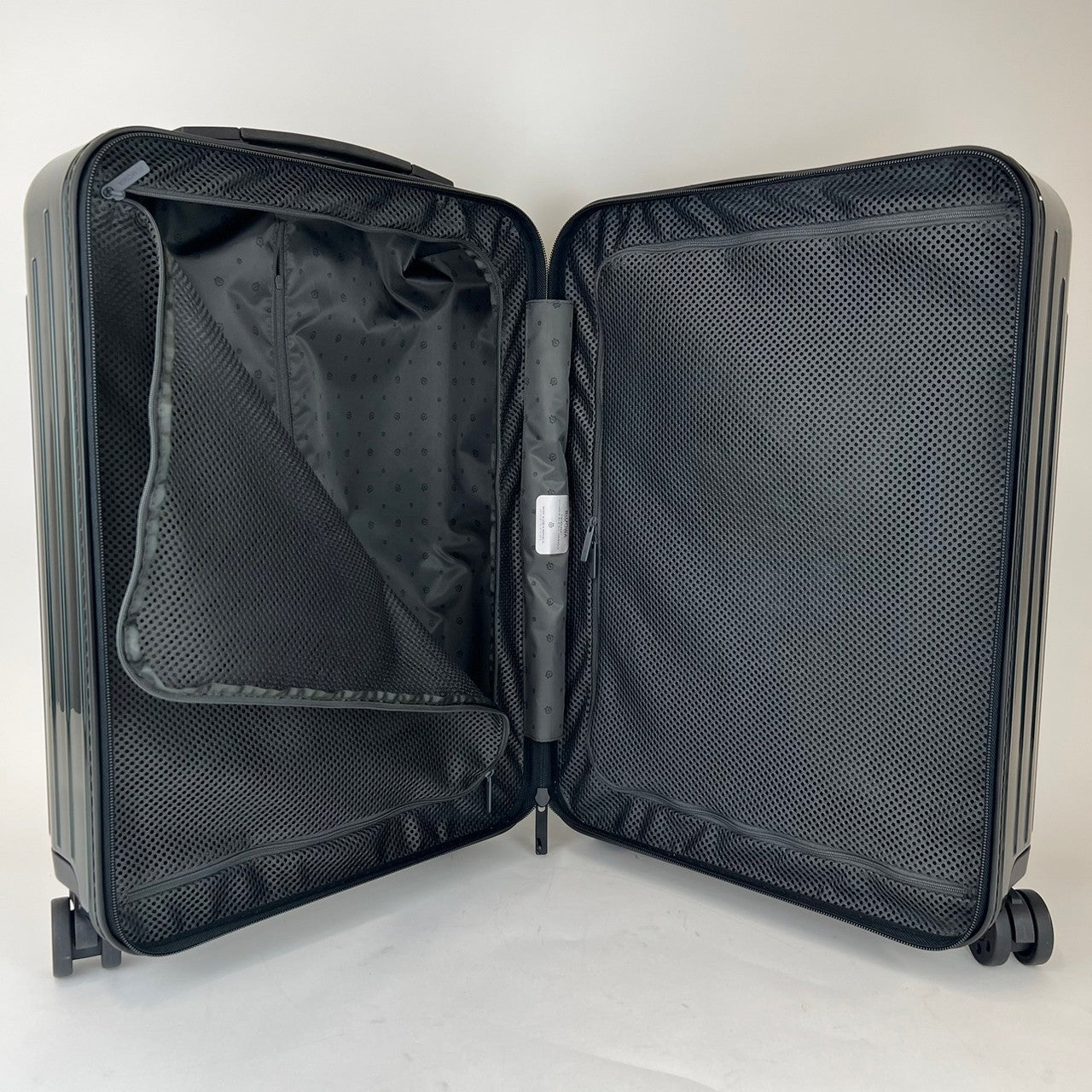 Essential Lite Cabin エッセンシャルライトキャビン 37L Green グリーン Polycarbonate ポリカーボネート