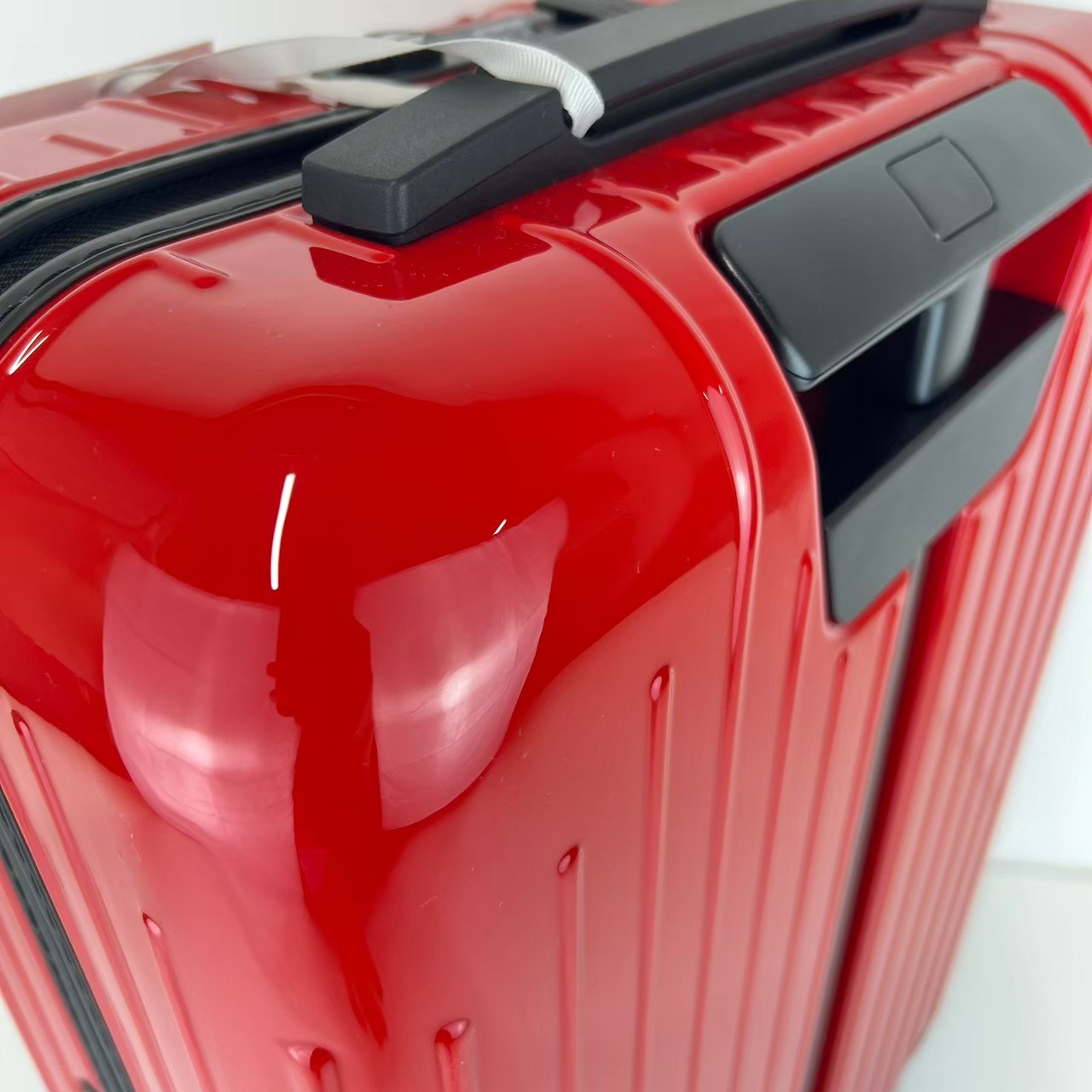 ESSENTIAL LITE CABIN S 31L エッセンシャル ライト キャビン S 31L Red Gloss レッドグロス ポリカーボネート