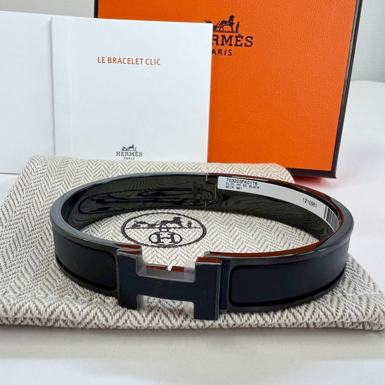 Clic HH so black T6 クリックHHソーブラックブレスレット メタリック仕上げ so black ソーブラック
