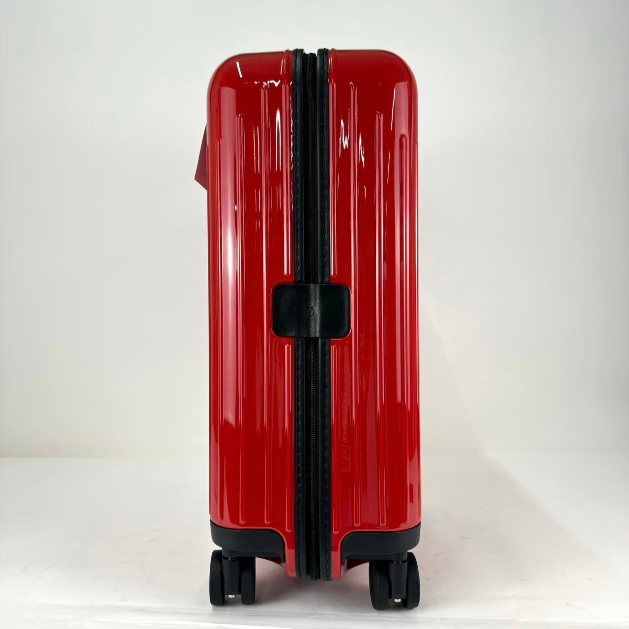 ESSENTIAL LITE CABIN S 31L エッセンシャル ライト キャビン S 31L Red Gloss レッドグロス ポリカーボネート