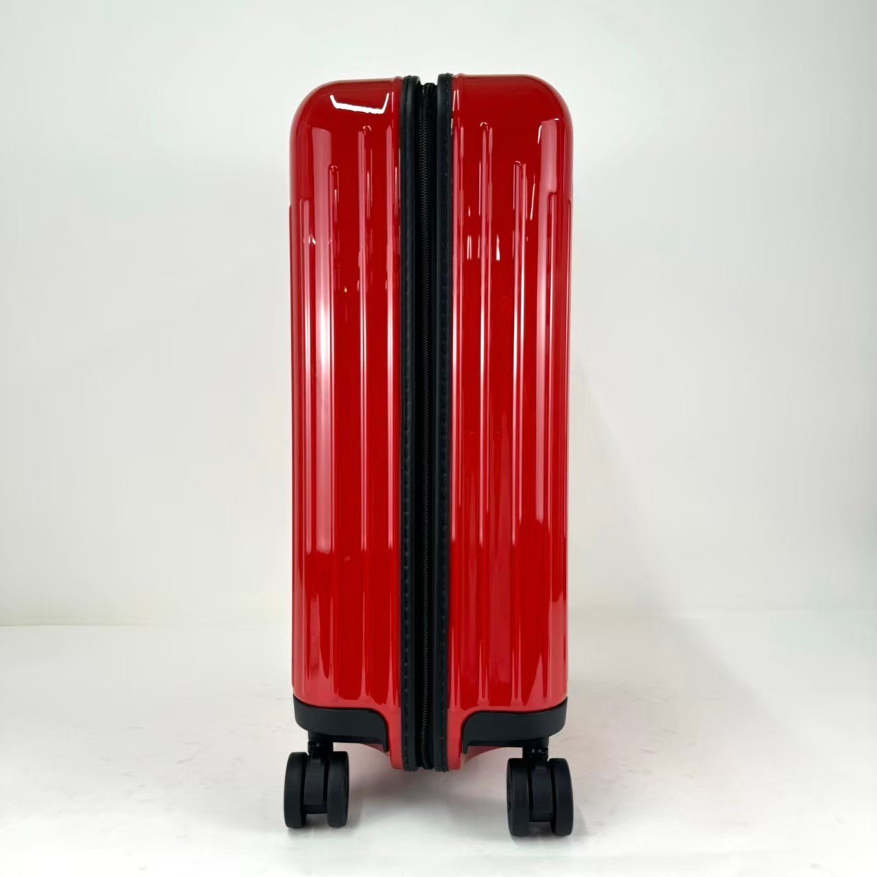 ESSENTIAL LITE CABIN S 31L エッセンシャル ライト キャビン S 31L Red Gloss レッドグロス ポリカーボネート