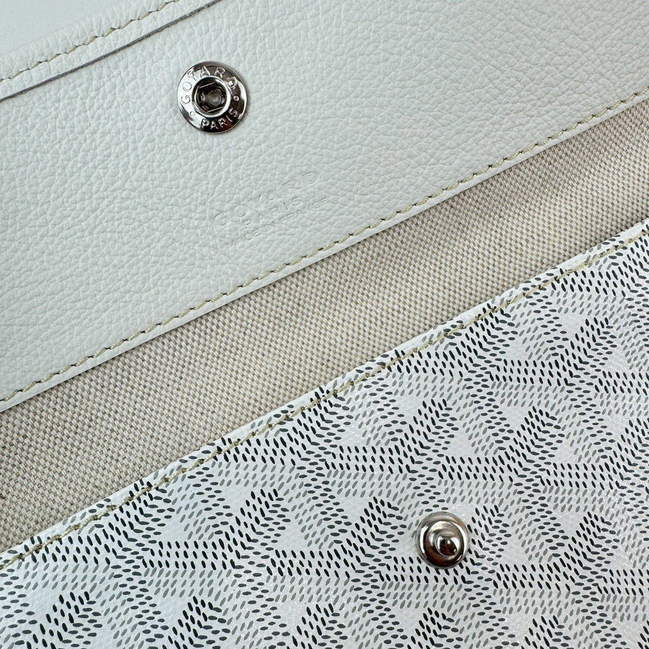 GOYARD ゴヤール サンルイPM ゴヤールディンキャンバス & シュヴロッシュカーフスキン リネンとコットン(内側)