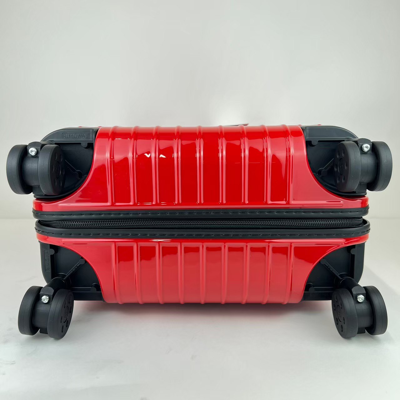ESSENTIAL LITE CABIN S 31L エッセンシャル ライト キャビン S 31L Red Gloss レッドグロス ポリカーボネート