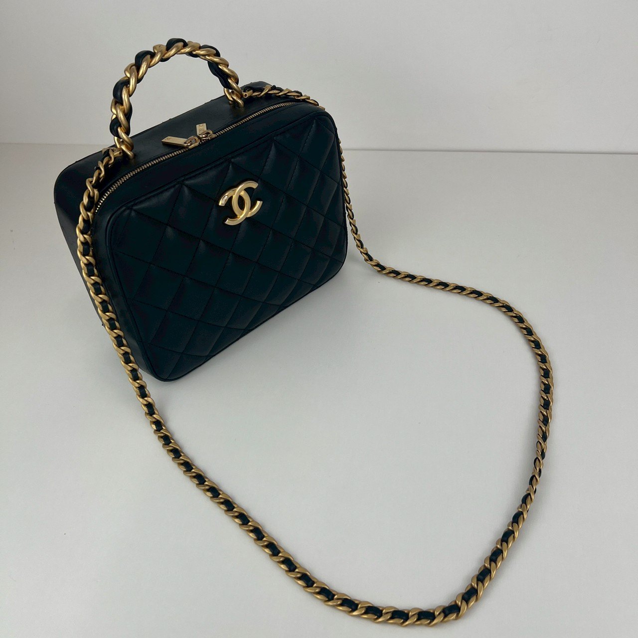 CHANEL シャネル ココマーク マトラッセ ヴァニティ トップハンドル チェーンショルダーバッグ Black ブラック GHW ゴールド金具 AS3319 ICチップ