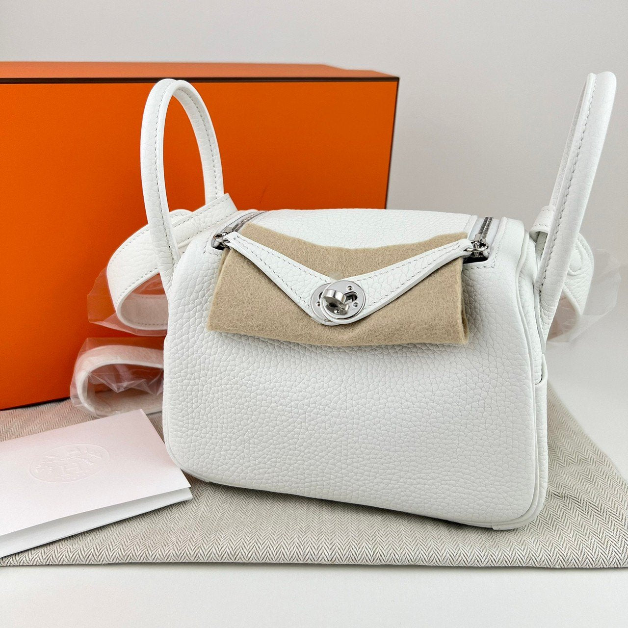 新品未使用 HERMES エルメス Lindy mini リンディミニ New white ニューホワイト PHW シルバー金具 Clemence クレマンス Stamp-B B刻 ショルダーバッグ レディースバッグ