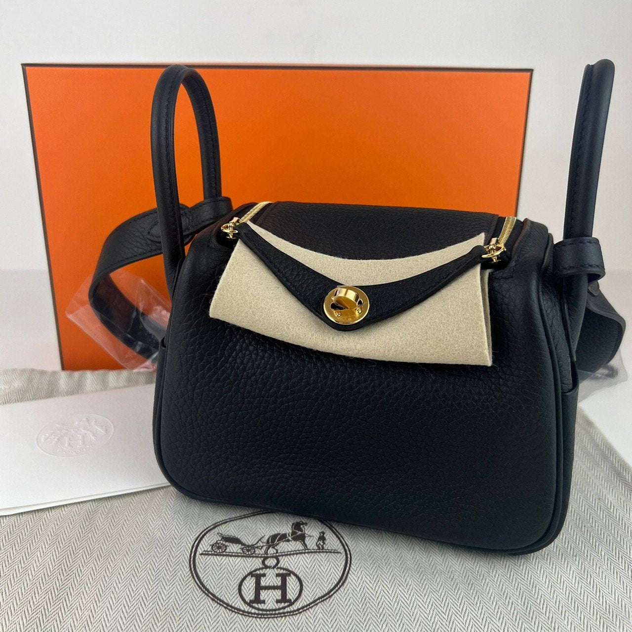 Lindy mini ミニリンディ Black ブラック GHW ゴールド金具 W刻印
