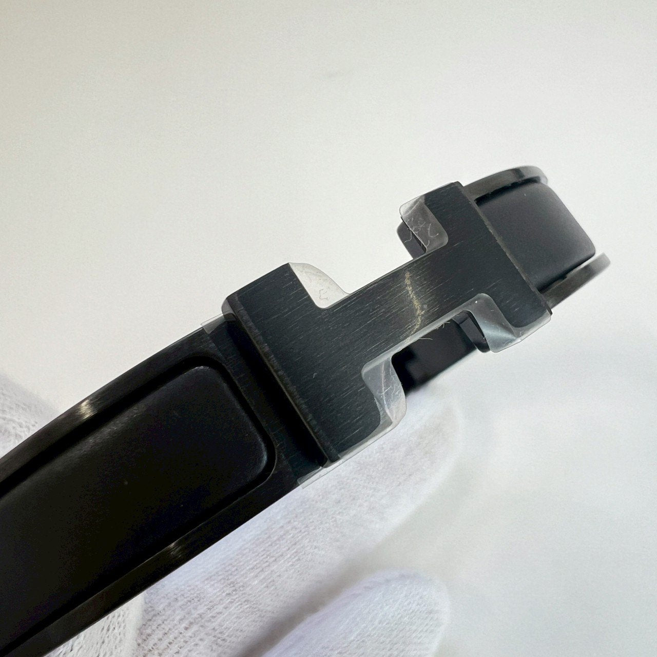 Clic HH so black T6 クリックHHソーブラックブレスレット メタリック仕上げ so black ソーブラック