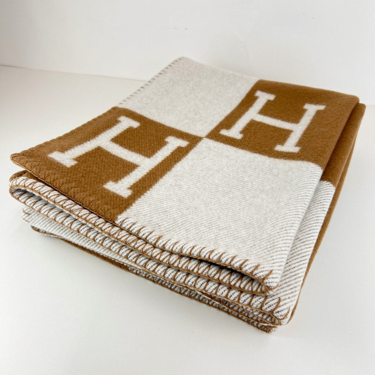Hermès エルメス Jeté de canapé Avalon プレード アヴァロン メリノウール 90% カシミヤ 10% Ecru/Camel エクリュ/キャメル