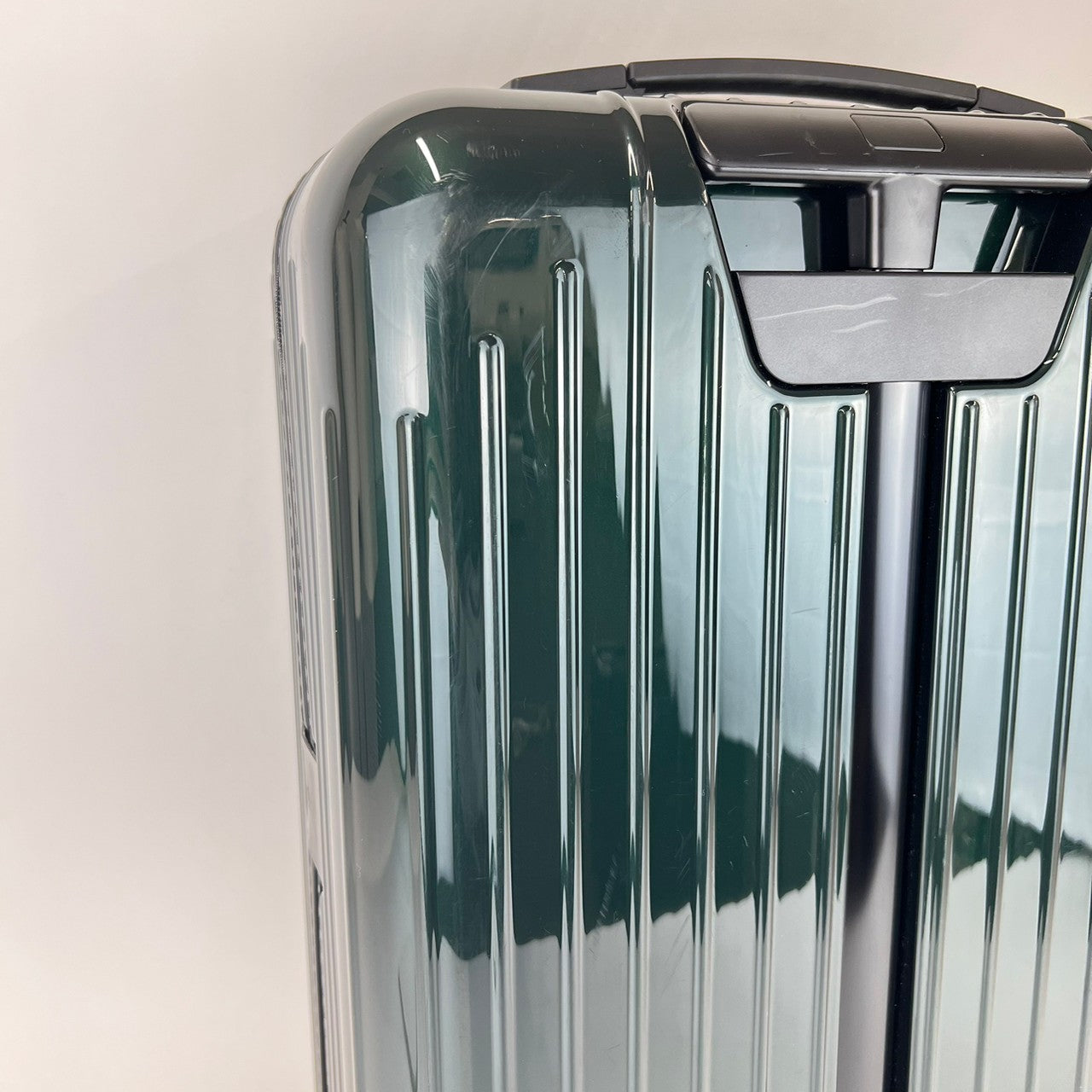 Essential Lite Cabin エッセンシャルライトキャビン 37L Green グリーン Polycarbonate ポリカーボネート