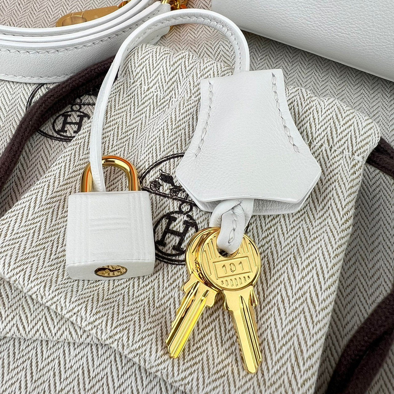 Kelly25 ケリー25 New white ニューホワイト GHW ゴールド金具 Swift スイフト Stamp-W W刻印