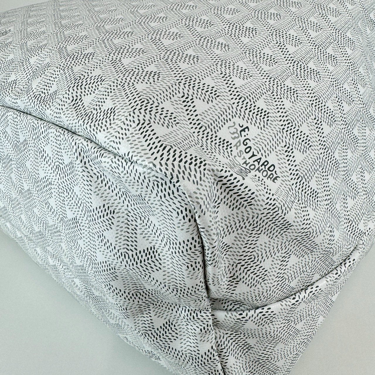 GOYARD ゴヤール サンルイPM ゴヤールディンキャンバス & シュヴロッシュカーフスキン リネンとコットン(内側)