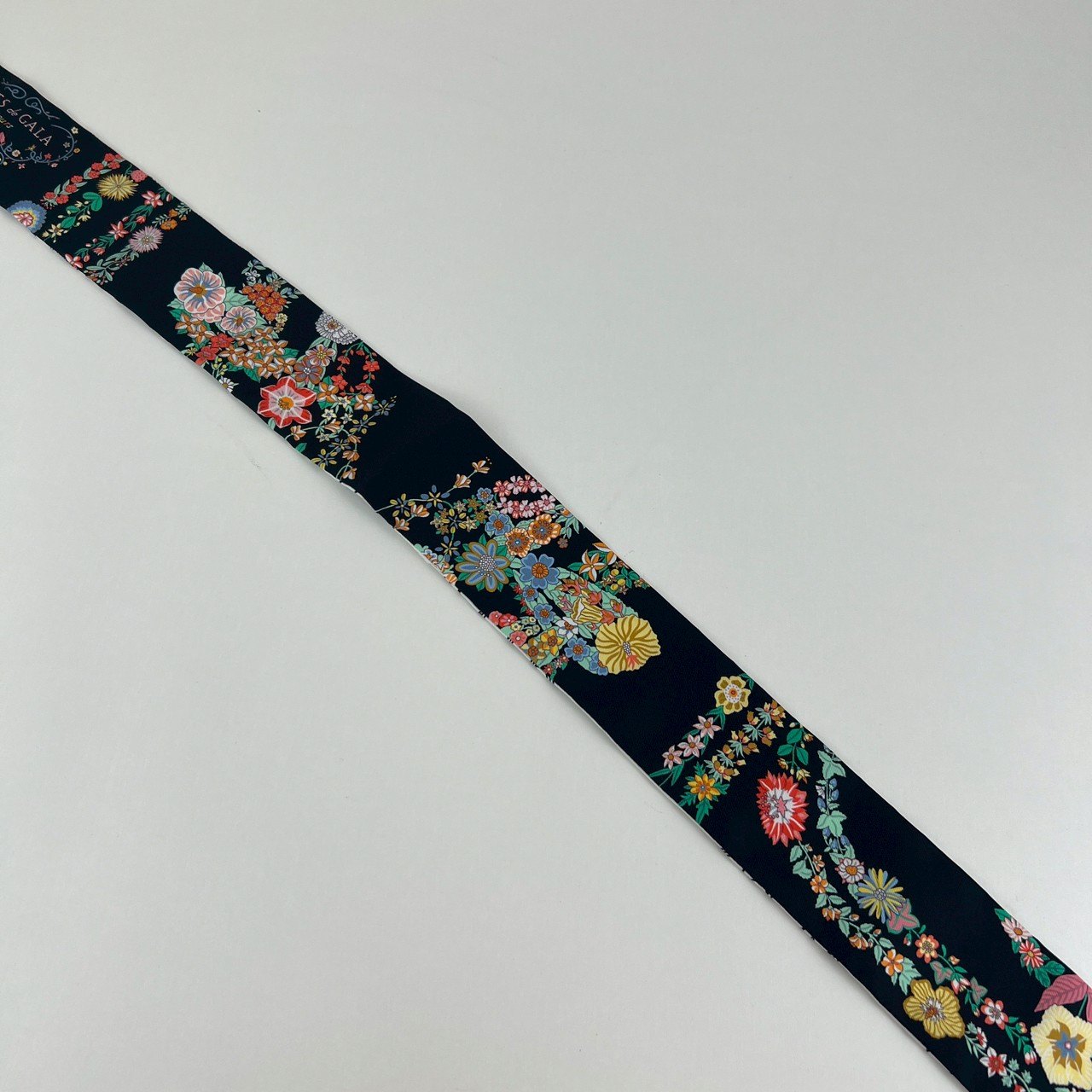 Hermès エルメス Twilly ツイリー 絹 100% マルチカラー ブラック ホワイト