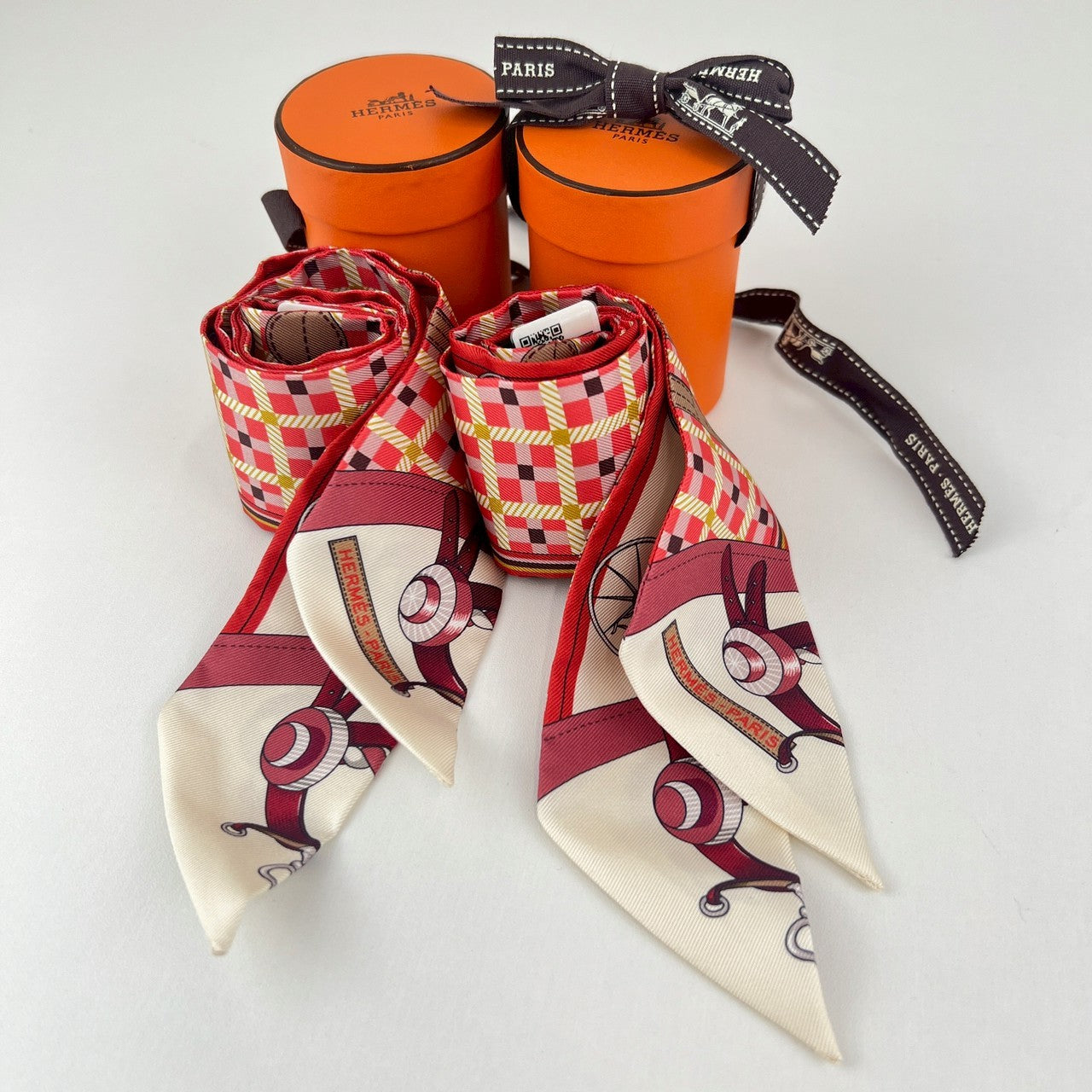 Hermès エルメス Twilly ツイリー 絹 100% マルチカラー ピンク レッド