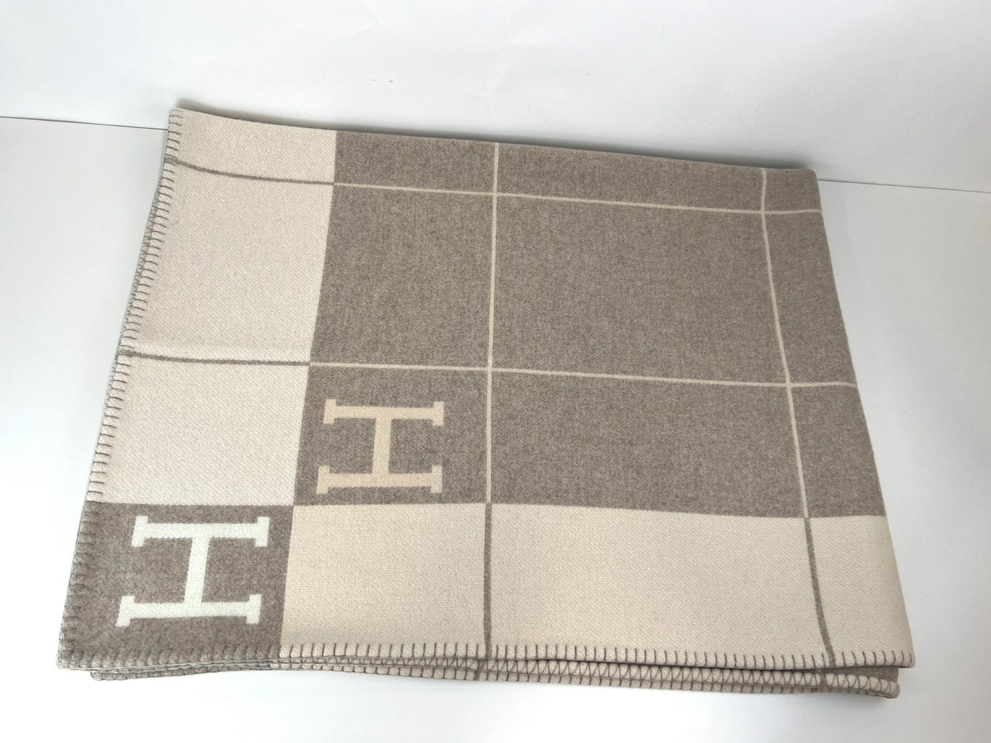 Hermès エルメス Jeté de canapé Avalon プレード アヴァロン メリノウール 90% カシミヤ 10% Ecru/Camomille エクリュ/カモミール
