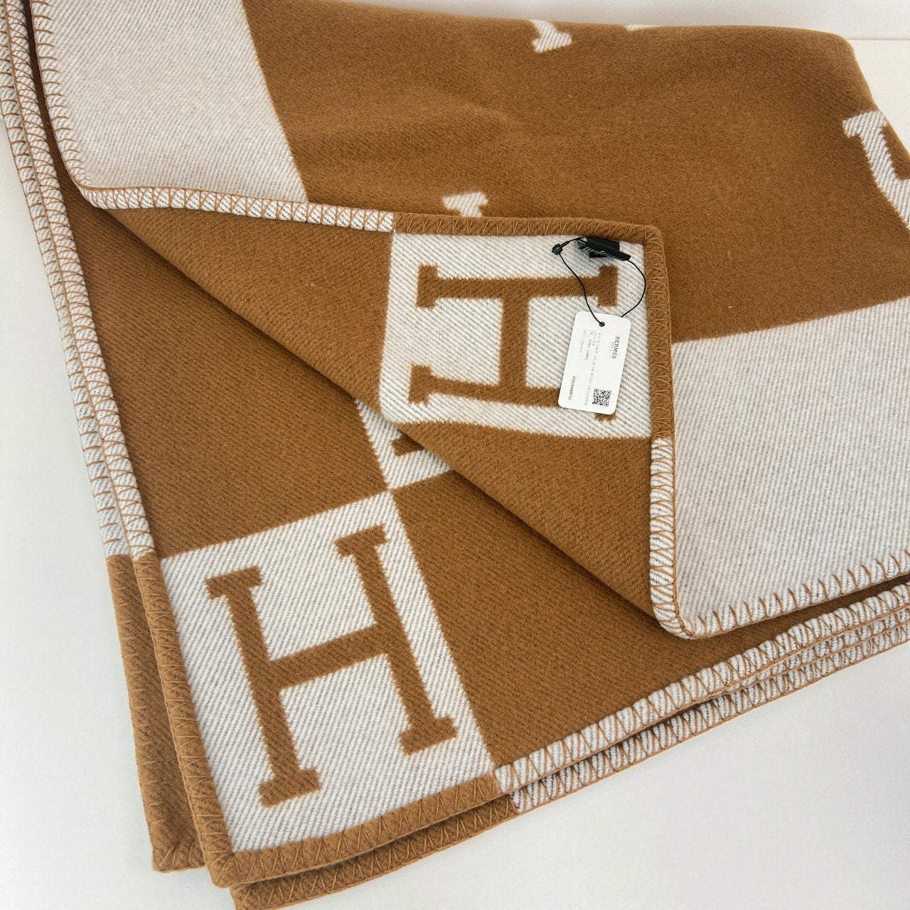 Hermès エルメス Jeté de canapé Avalon プレード アヴァロン メリノウール 90% カシミヤ 10% Ecru/Camel エクリュ/キャメル