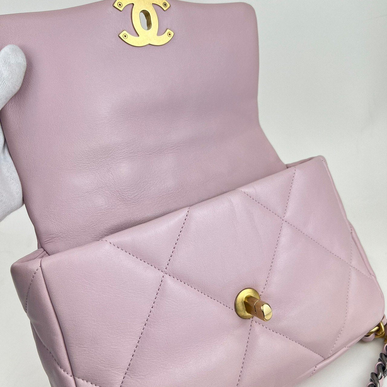 シャネル19 チェーンショルダー Lamb skin ラムスキン Pink ピンク 31番台 ゴールド シルバーチェーン