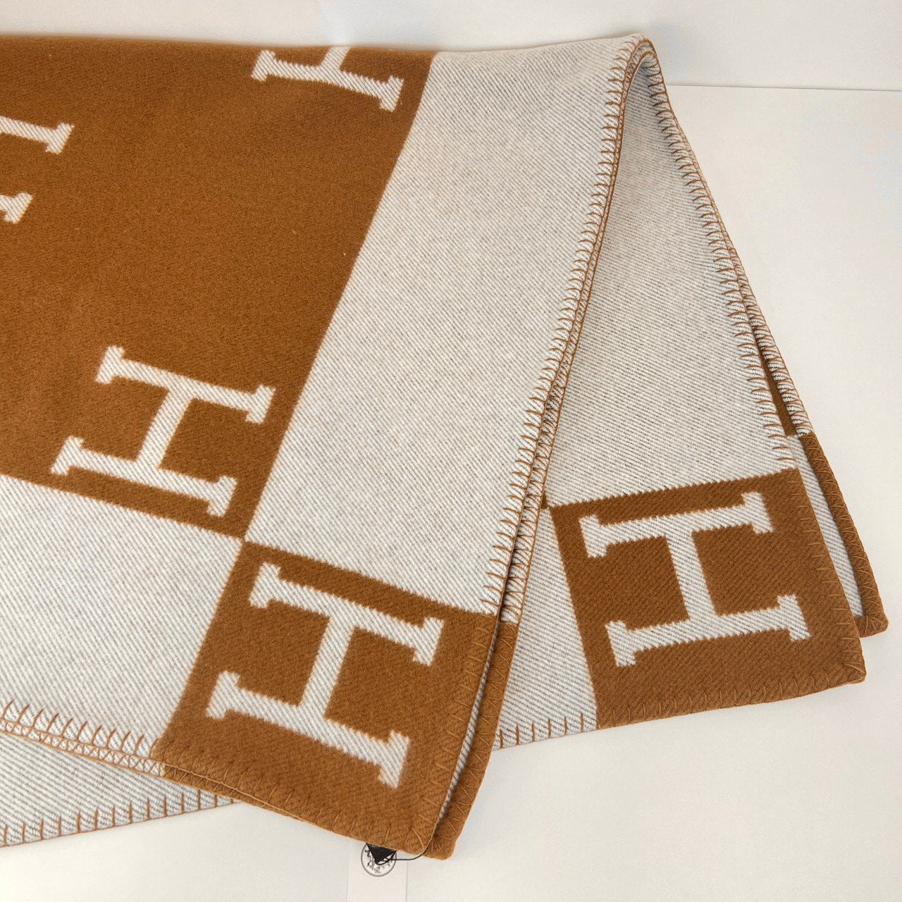 Hermès エルメス Jeté de canapé Avalon プレード アヴァロン メリノウール 90% カシミヤ 10% Ecru/Camel エクリュ/キャメル