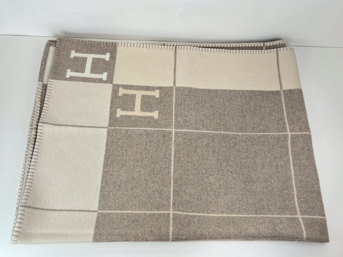 Hermès エルメス Jeté de canapé Avalon プレード アヴァロン メリノウール 90% カシミヤ 10% Ecru/Camomille エクリュ/カモミール