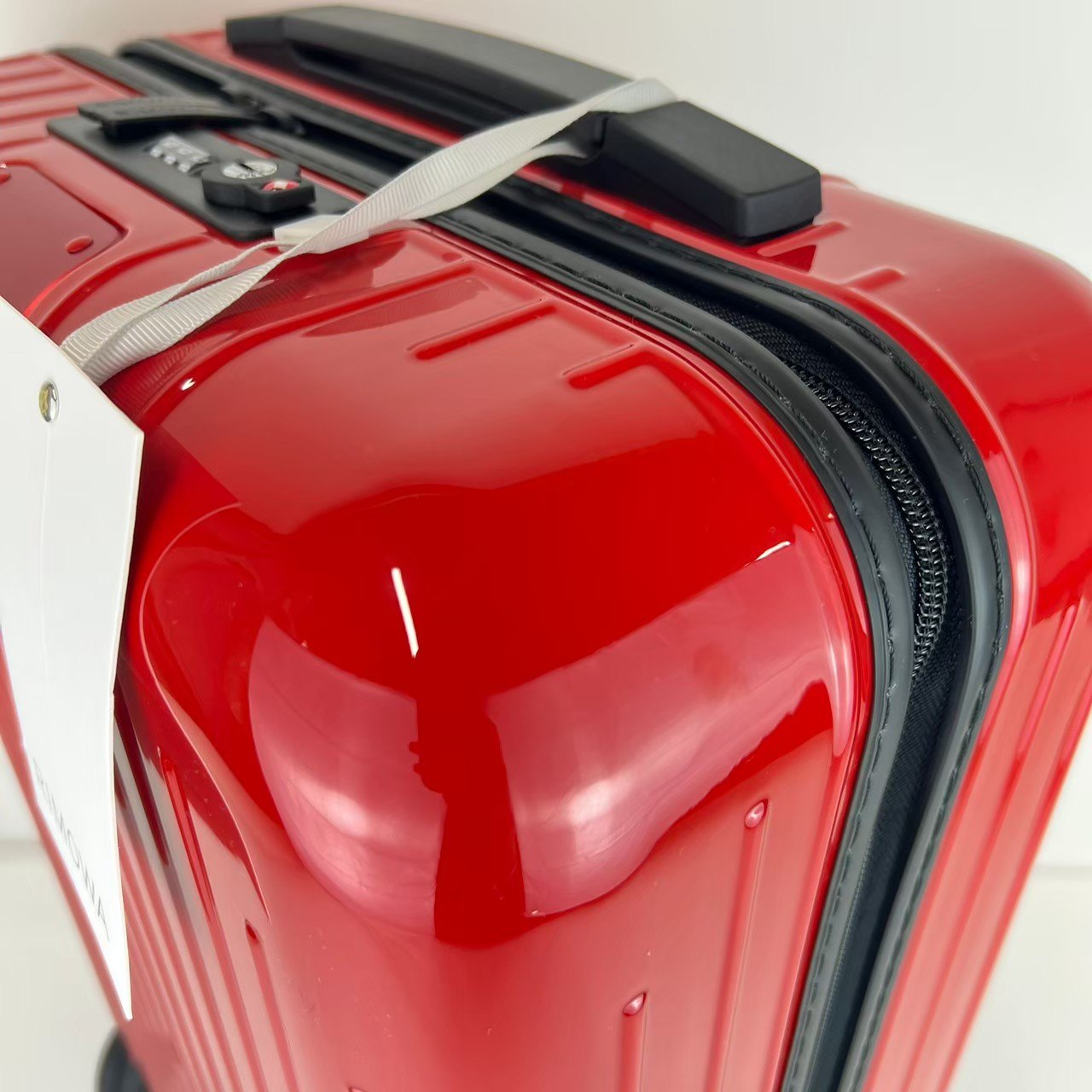 ESSENTIAL LITE CABIN S 31L エッセンシャル ライト キャビン S 31L Red Gloss レッドグロス ポリカーボネート