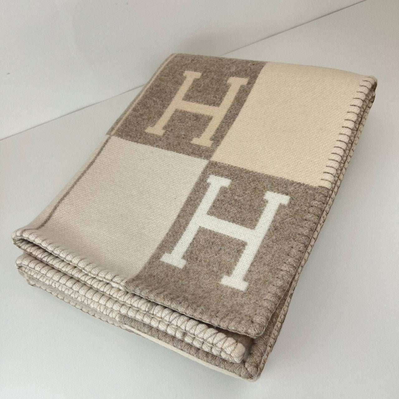 Hermès エルメス Jeté de canapé Avalon プレード アヴァロン メリノウール 90% カシミヤ 10% Ecru/Camomille エクリュ/カモミール