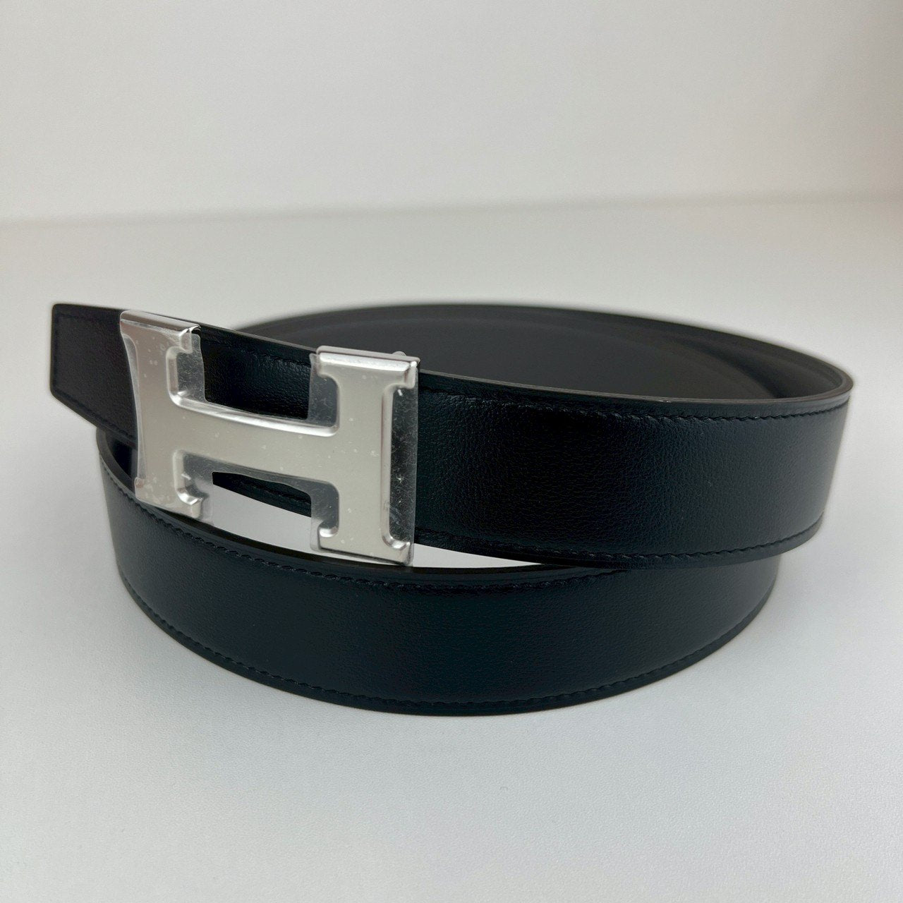 Ceinture H boucleArgent Cuir seul de ceinture H #95Black/Etain Hベルトバックル リバーシブルベルトレザー ボックスカーフ 135/ヴォー・トーゴ Black ブラック/Etain エタン