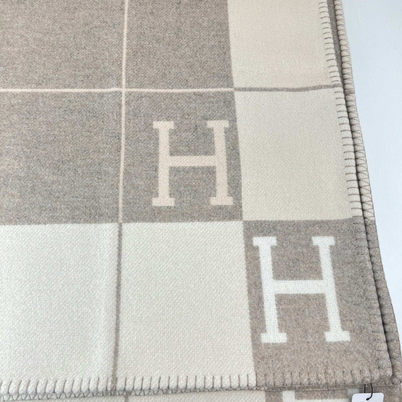 Hermès エルメス Jeté de canapé Avalon プレード アヴァロン メリノウール 90% カシミヤ 10% Ecru/Camomille エクリュ/カモミール