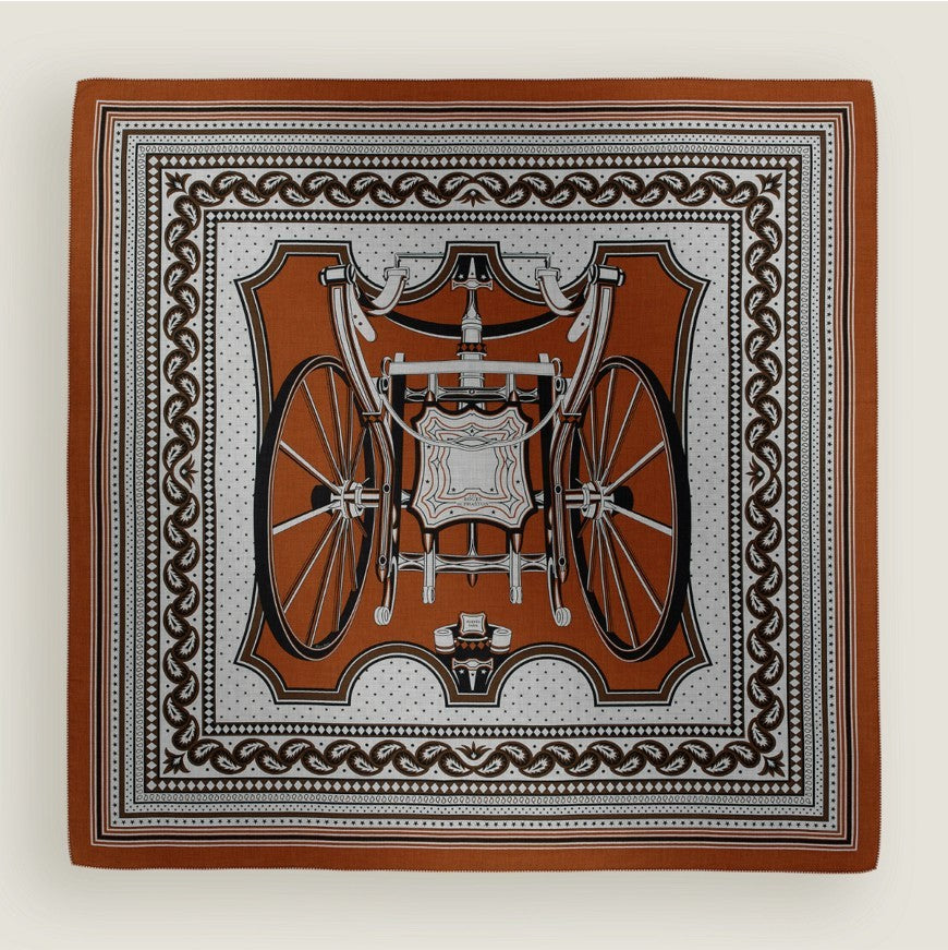 Hermès エルメス Châle 140 Les Roues de Phaéton カレジュアン140(四輪馬車の車輪) カシミア70%、シルク30% キャラメル/グリシネ/ブラック Caramel/Gris chine/Black