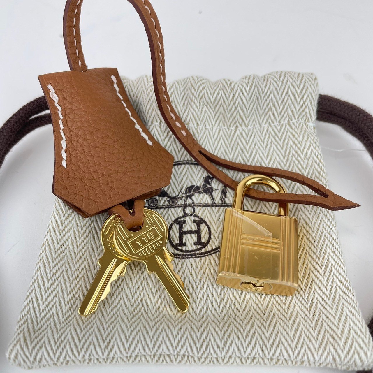 Kelly28 ケリー28 Gold ゴールド Togo トゴ GHW ゴールド金具 Stamp-W W刻印