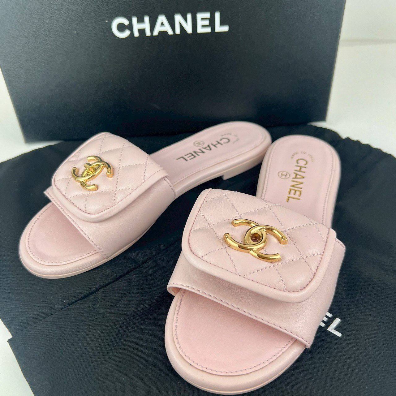 CHANEL シャネル シャネル サンダル ミュール CCロゴ キルティングビーチサンダル ラムスキン Pink ピンク