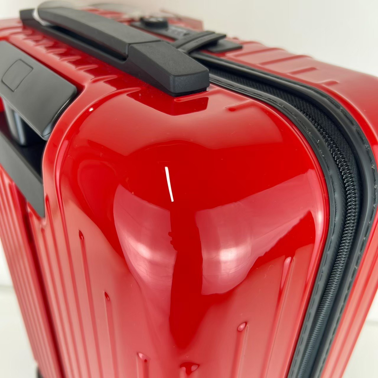 ESSENTIAL LITE CABIN S 31L エッセンシャル ライト キャビン S 31L Red Gloss レッドグロス ポリカーボネート