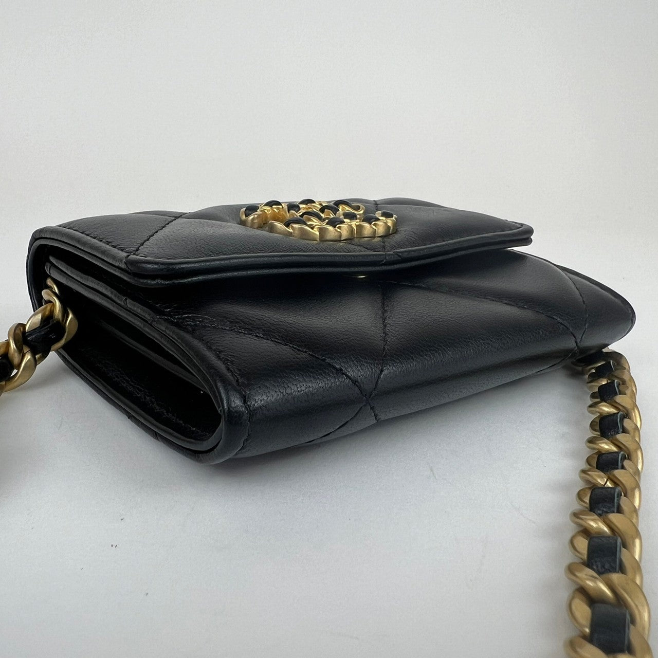 シャネル19 チェーンショルダー Lamb skin ラムスキン Black ブラック 31番台 ゴールド金具