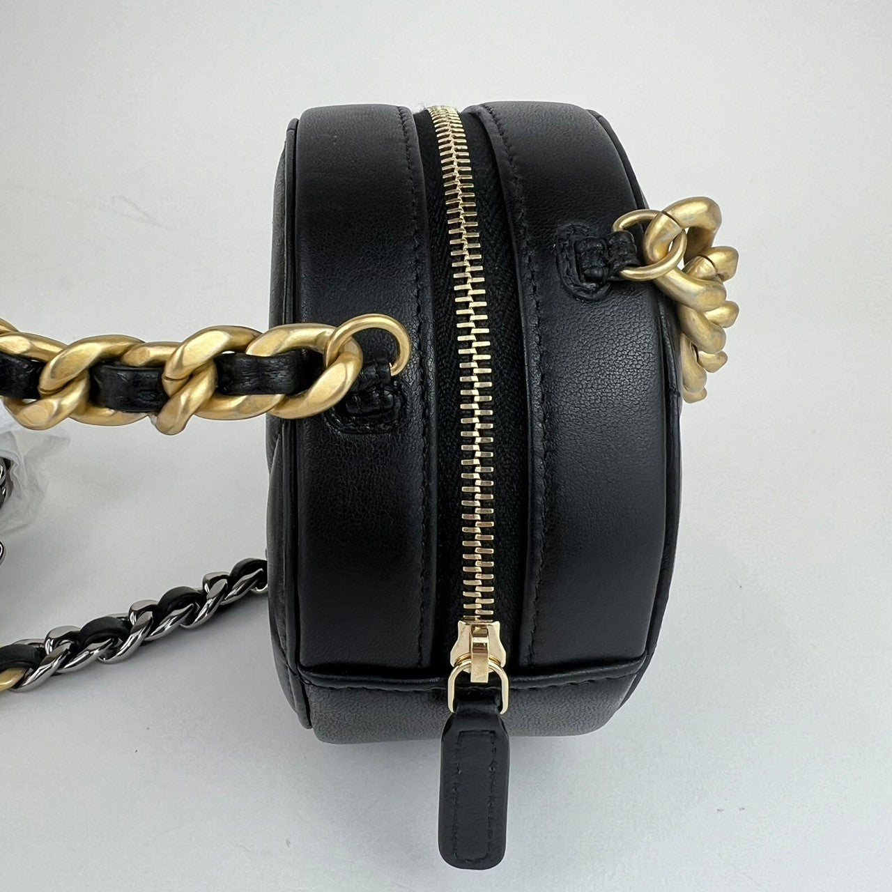 ラウンドクラッチ19 チェーンショルダーバッグ Lamb Skin ラムスキン Black ブラック AP0945 ゴールド金具