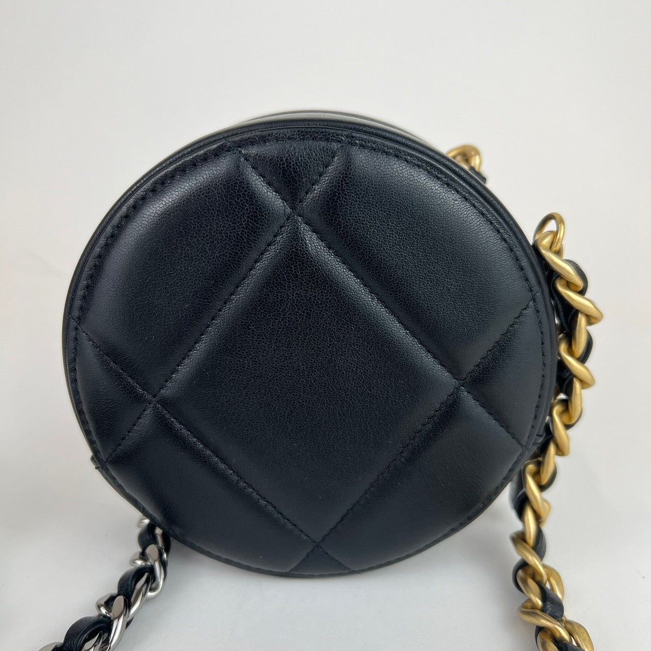 ラウンドクラッチ19 チェーンショルダーバッグ Lamb Skin ラムスキン Black ブラック AP0945 ゴールド金具