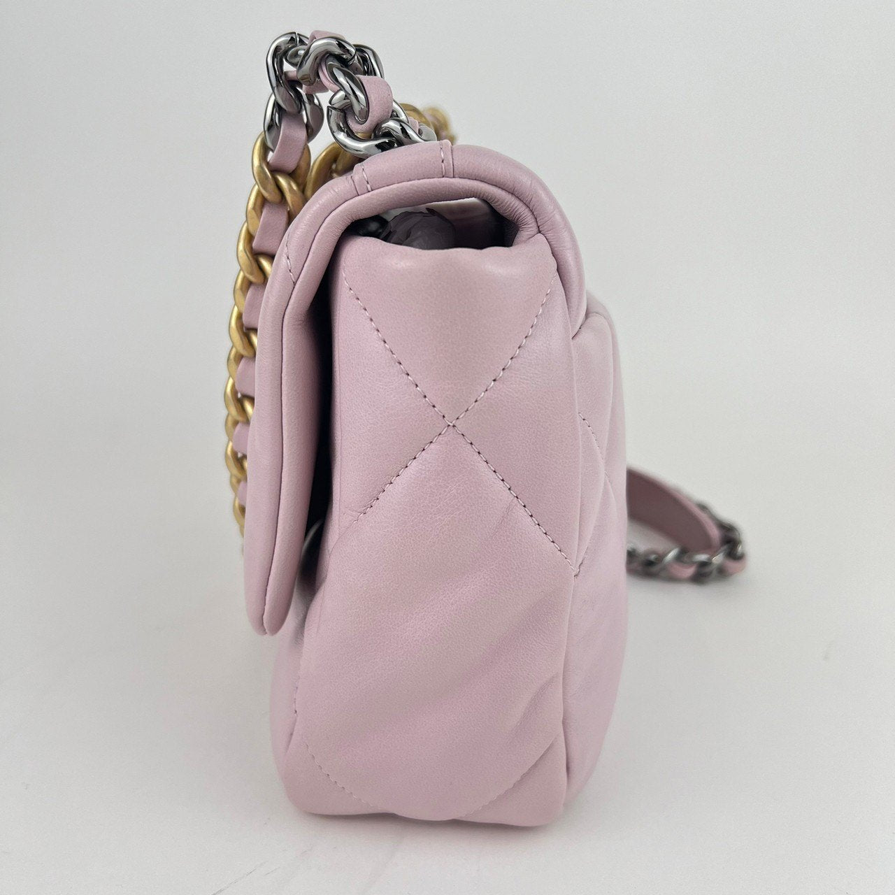 シャネル19 チェーンショルダー Lamb skin ラムスキン Pink ピンク 31番台 ゴールド シルバーチェーン