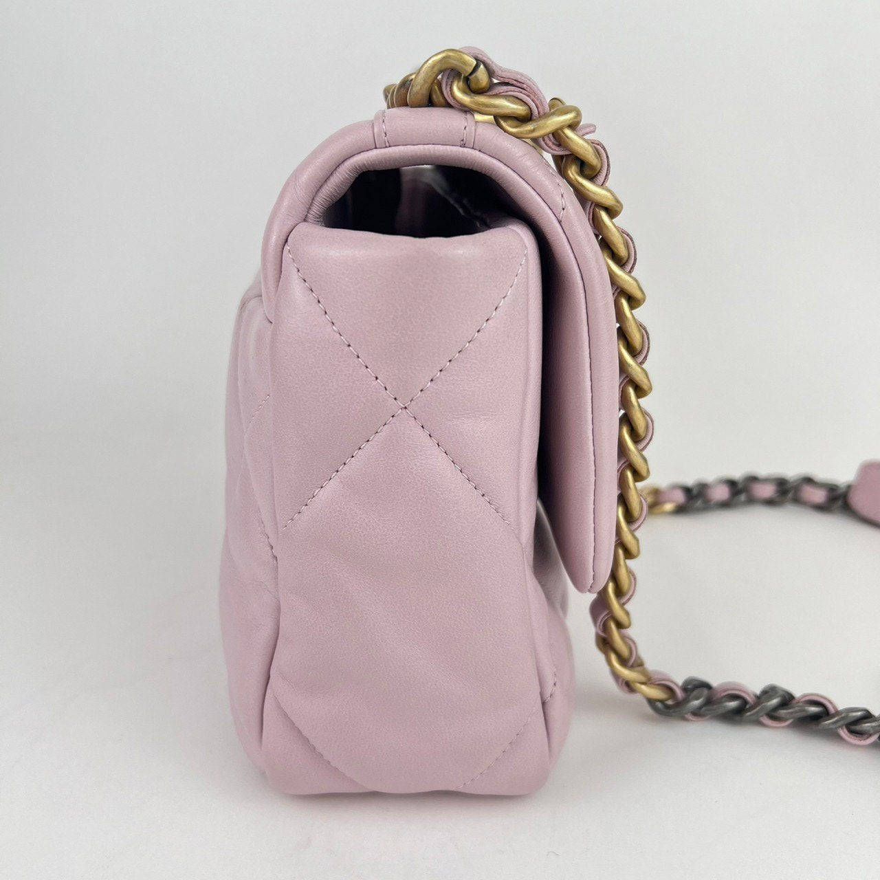 シャネル19 チェーンショルダー Lamb skin ラムスキン Pink ピンク 31番台 ゴールド シルバーチェーン