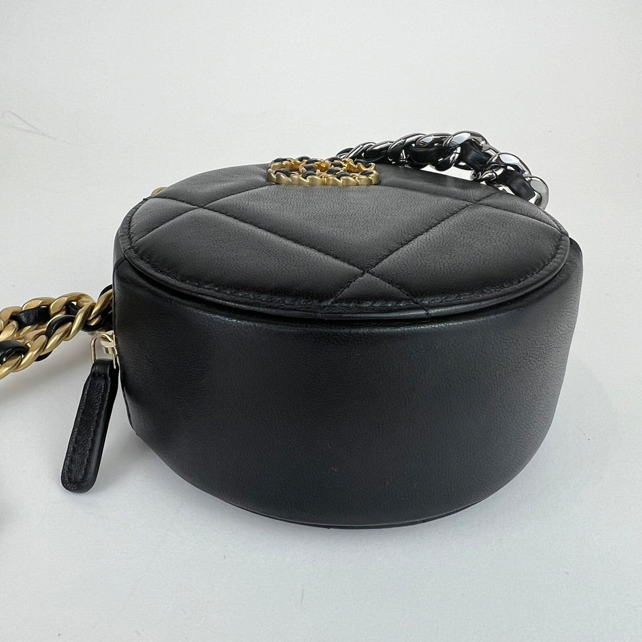 ラウンドクラッチ19 チェーンショルダーバッグ Lamb Skin ラムスキン Black ブラック AP0945 ゴールド金具