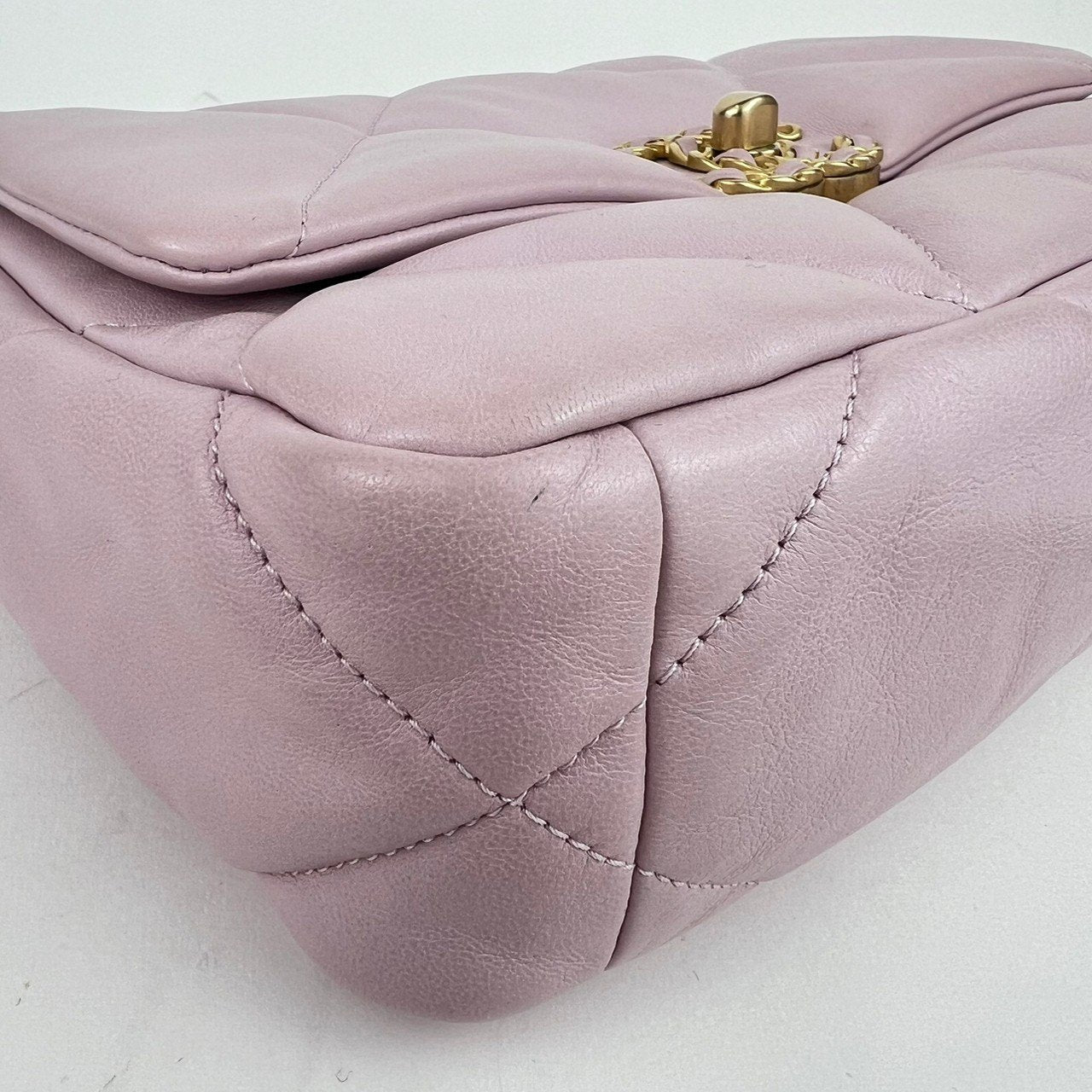 シャネル19 チェーンショルダー Lamb skin ラムスキン Pink ピンク 31番台 ゴールド シルバーチェーン