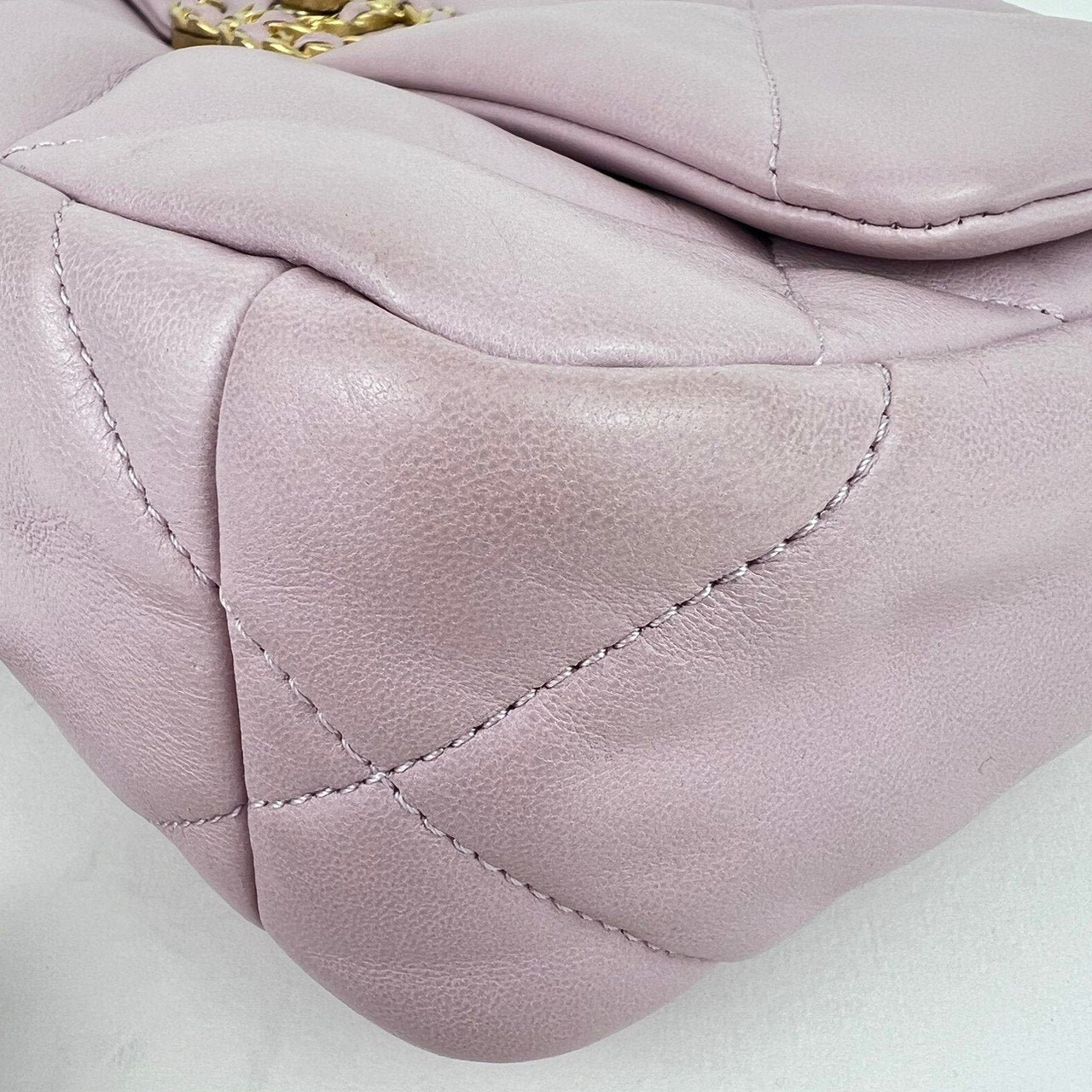 シャネル19 チェーンショルダー Lamb skin ラムスキン Pink ピンク 31番台 ゴールド シルバーチェーン