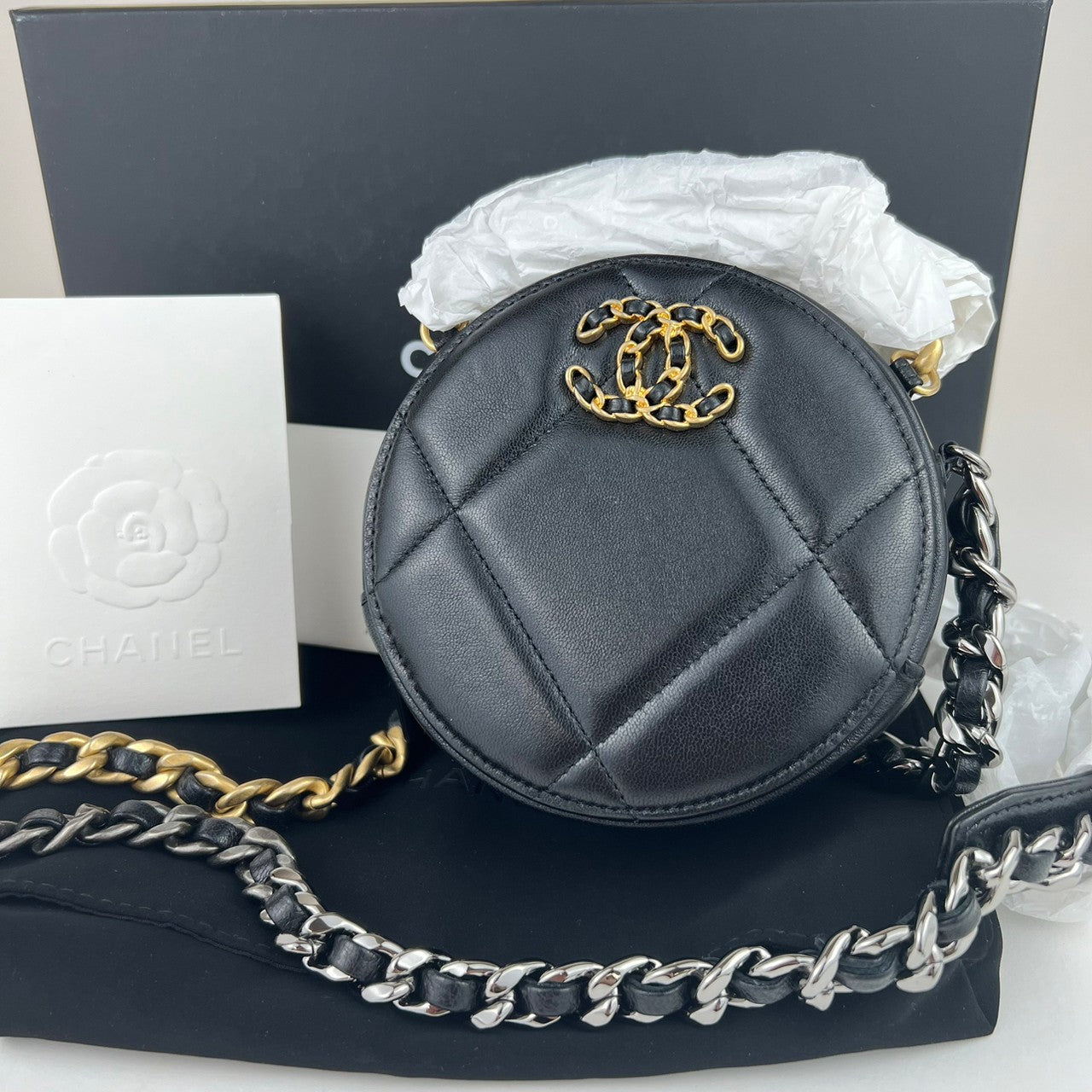 ラウンドクラッチ19 チェーンショルダーバッグ Lamb Skin ラムスキン Black ブラック AP0945 ゴールド金具
