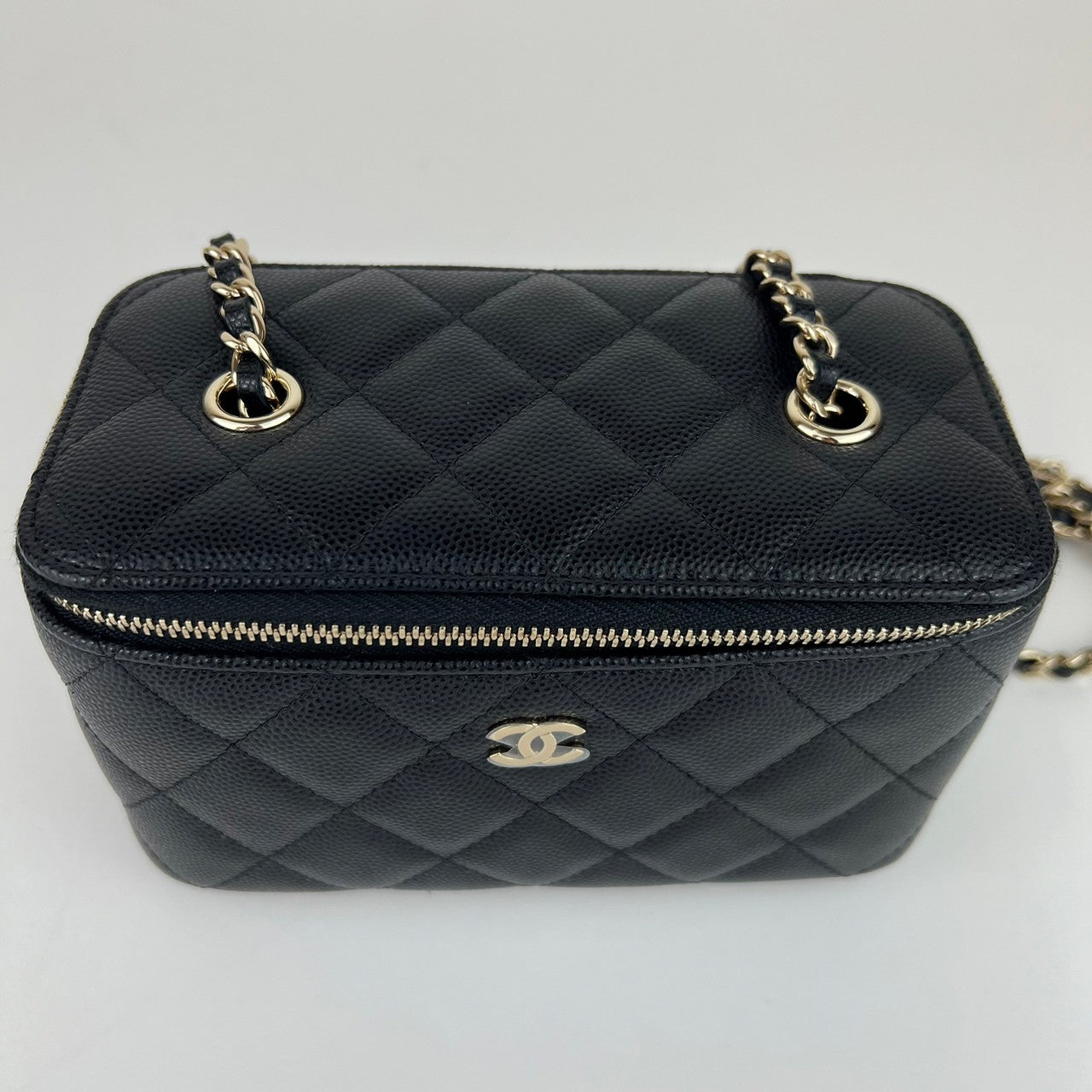 Matelasse マトラッセ バニティバッグ Caviar skin キャビアスキン Black ブラック Gold Hardwear ゴールド金具