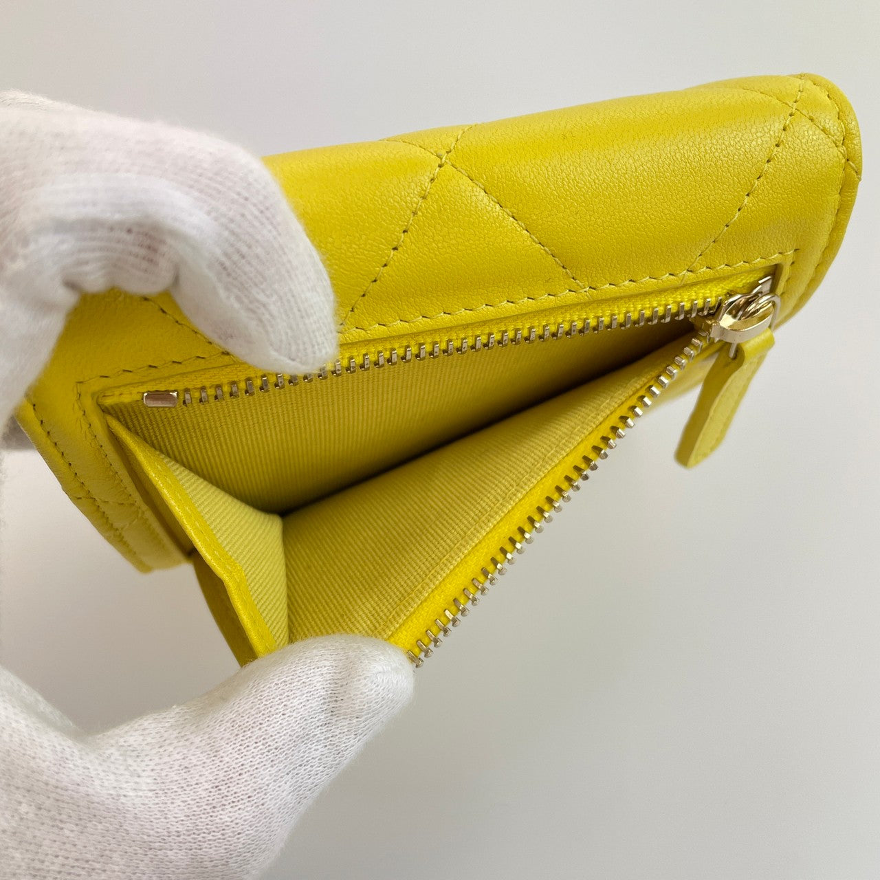 19ライン 三つ折り財布 AP2809 イエロー ラムスキン