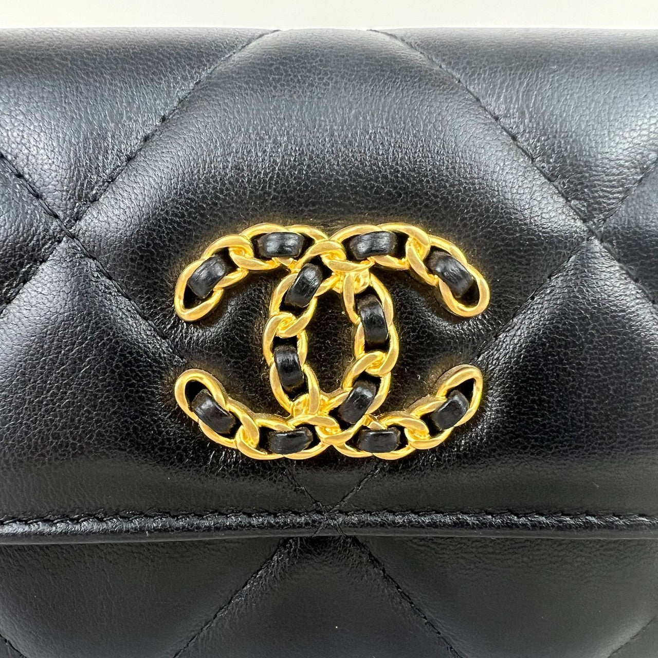 シャネル19 チェーンショルダー Lamb skin ラムスキン Black ブラック 31番台 ゴールド金具