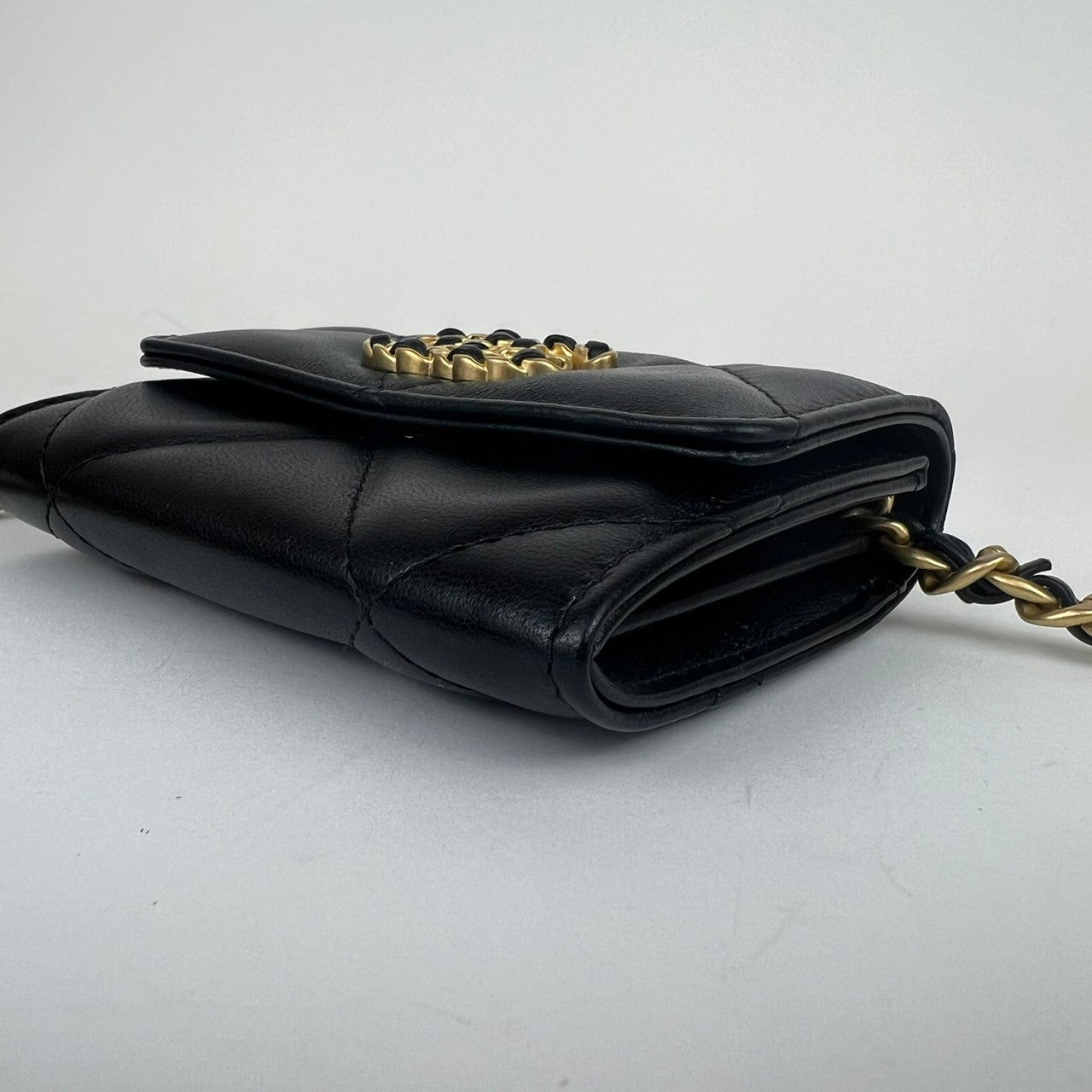シャネル19 チェーンショルダー Lamb skin ラムスキン Black ブラック 31番台 ゴールド金具
