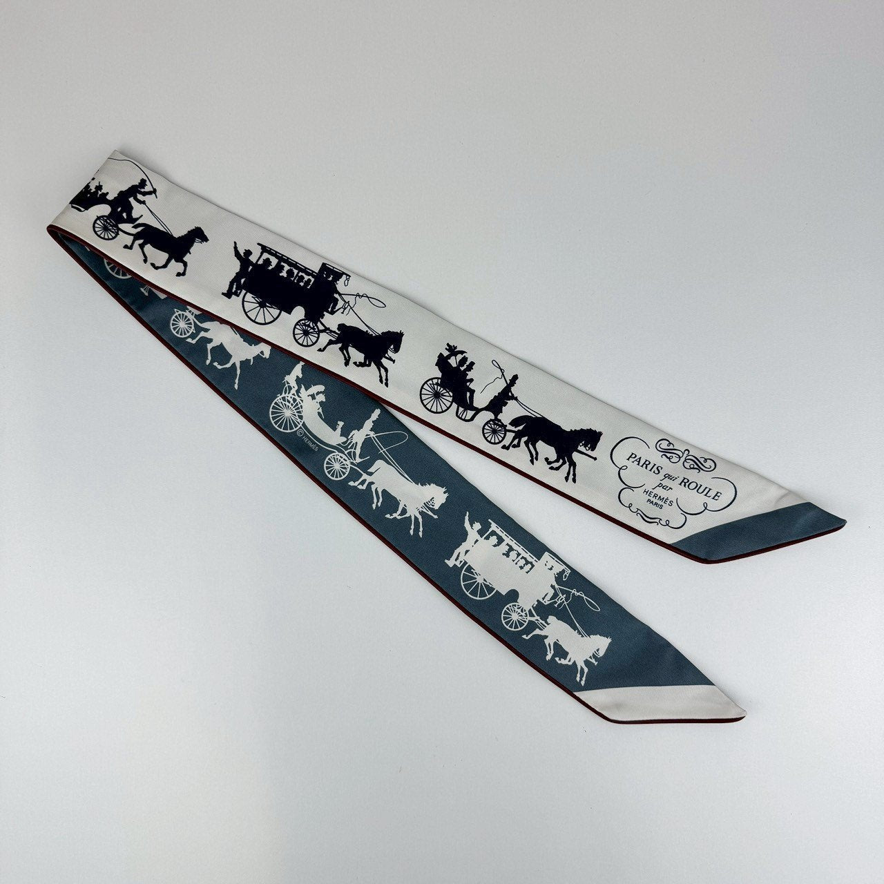 Twilly ツイリー 車輪でめぐるパリ・ドゥ・トゥジュール ネイビー　ホワイト 絹 100% スカーフ