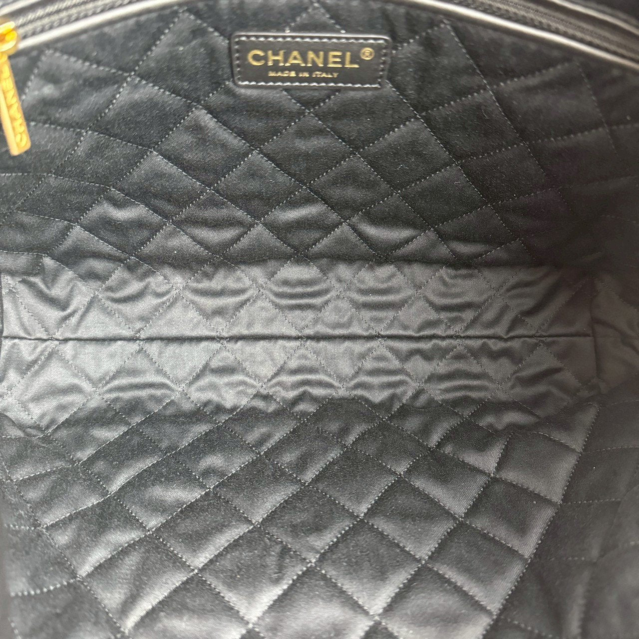 CHANEL22 スモール ブラック　黒 　ゴールド金具　シャイニーカーフスキン