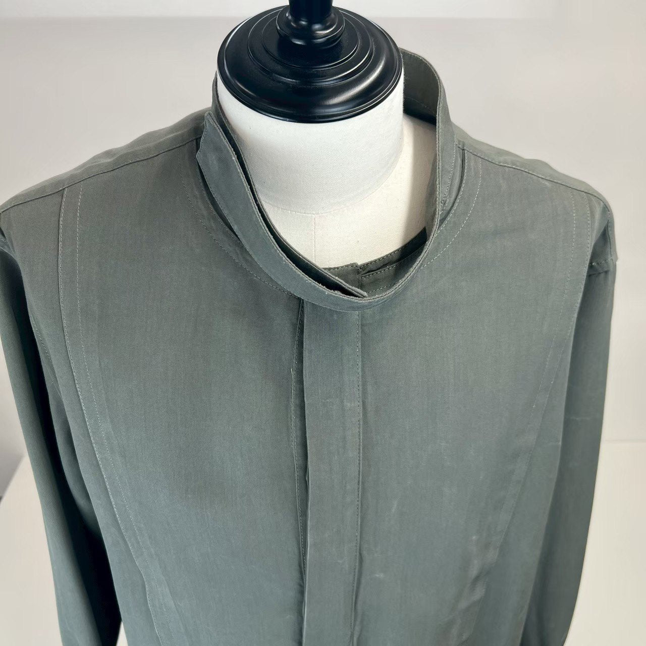 シャツ　ロングスリーブ　長袖 カーキ Kahki ビスコース 100%